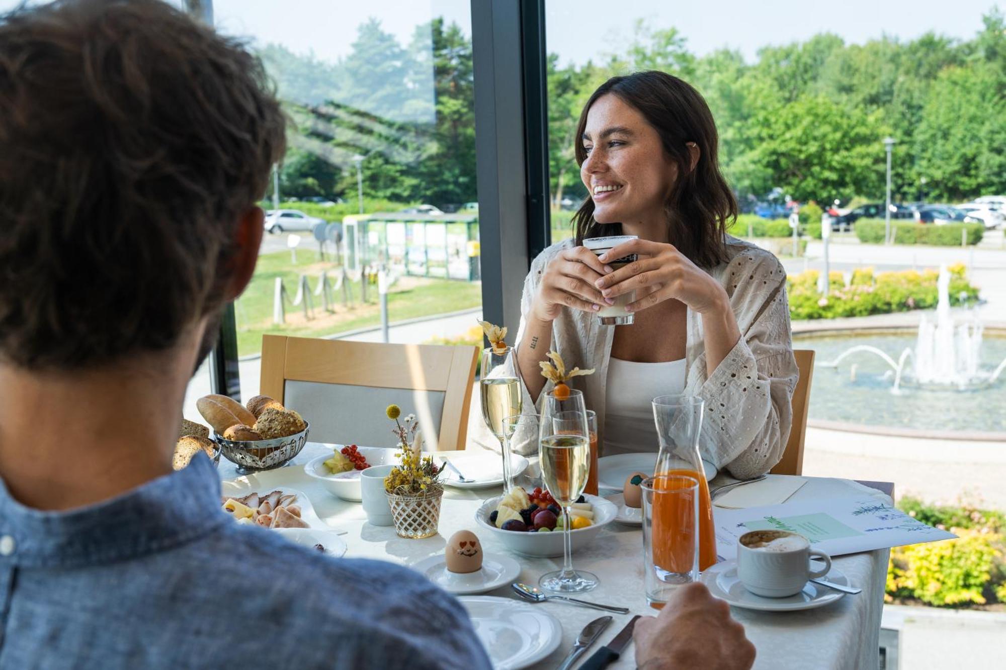 Hotel Vier Jahreszeiten Loipersdorf لويبرسدورف باي فرس المظهر الخارجي الصورة